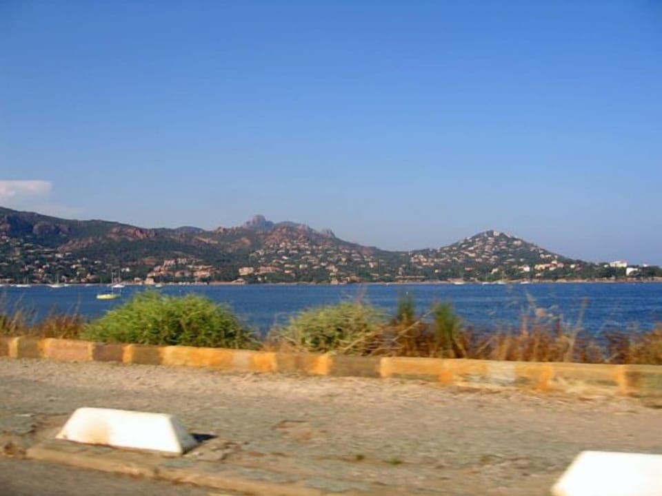 The Esteral mountains with Anthéor in the background.