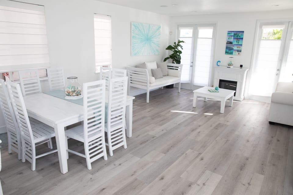 Formal dining & lving room 