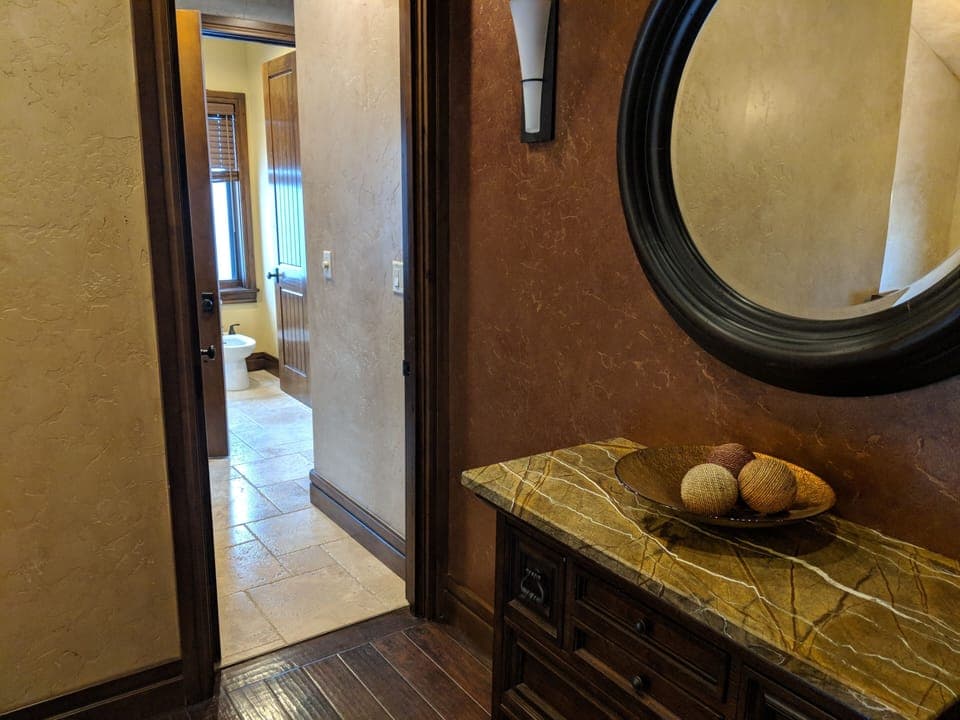 4th floor landing looking into bath