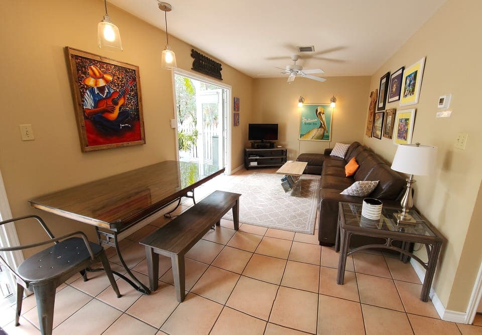 Exceptional living area, plenty of light & space. Unique décor, warm & inviting.