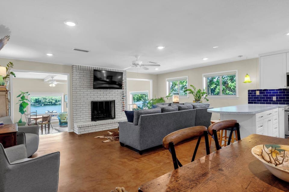 Bright floor plan provides an open feel, views of lake from dining and kitchen