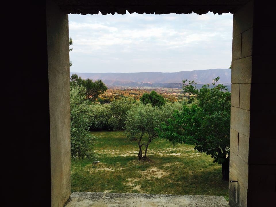 the sun goes down over the Luberon