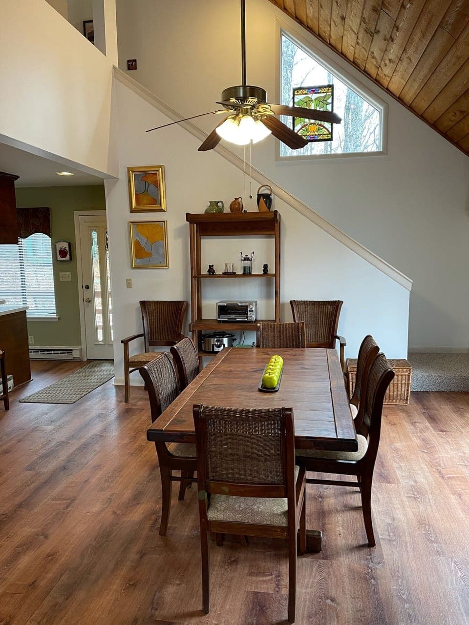 Dining area that seats 6-8 people!
