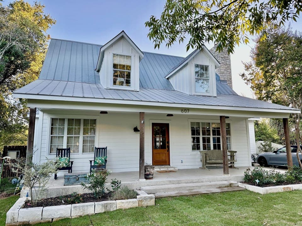 Front facing view of the Creekside Farm Haus