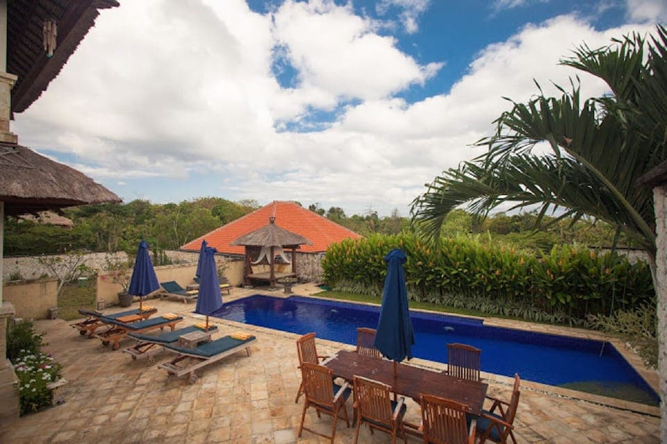 Walk to Uluwatu -Private Villa with Pool