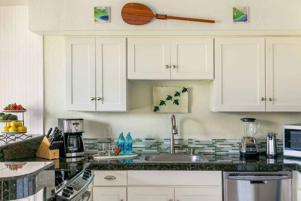 Cook a little or cook a lot.  Your choice.  Well supplied modern kitchen.