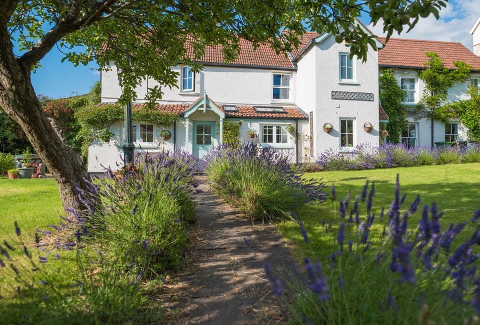 The main etrance from the parking area.