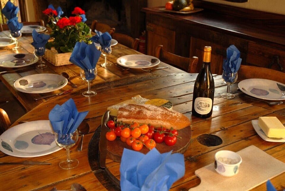 Bespoke Dining Tables to Complement the Room