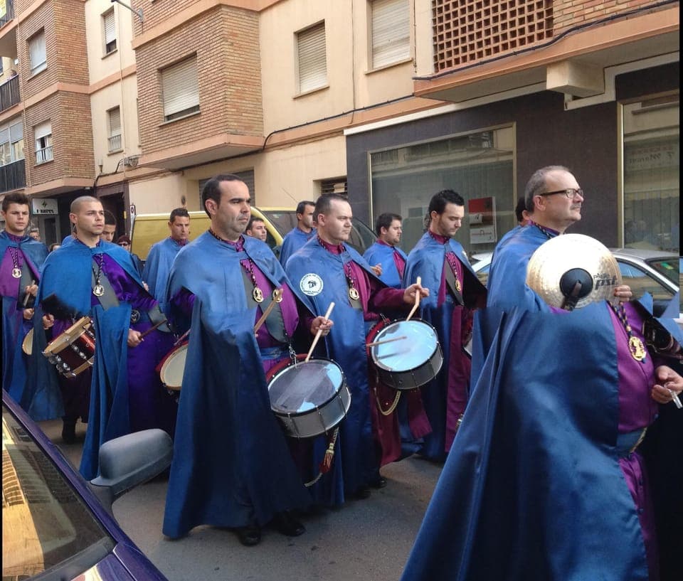 Hundreds of people take part in Oliva's easter marches
