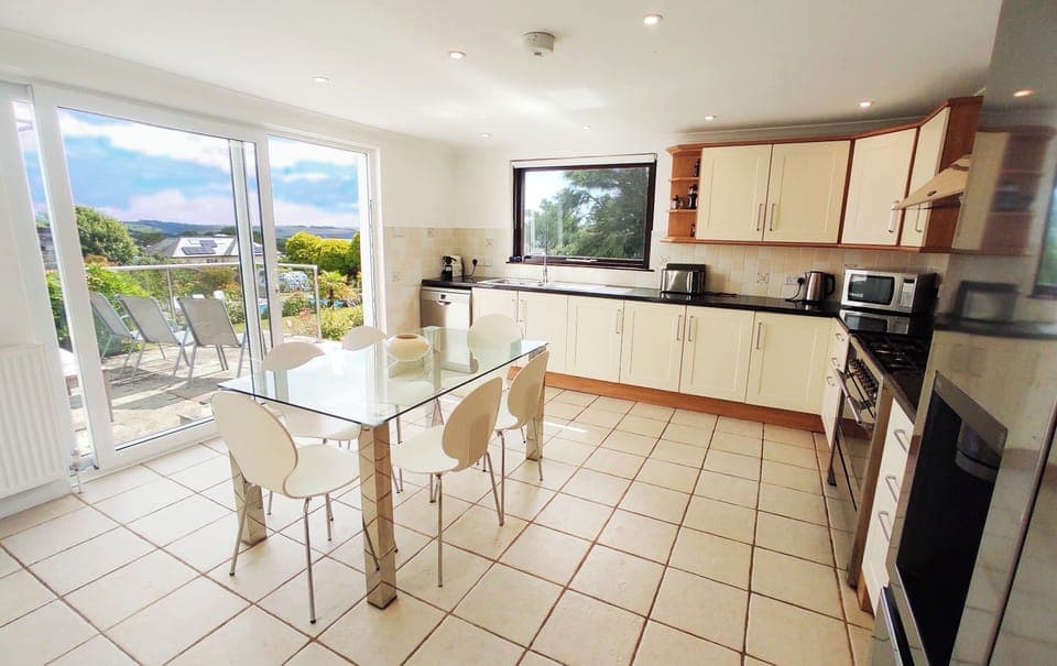 Large Dining Kitchen with Patio Doors to the terrace ideal for dining outside