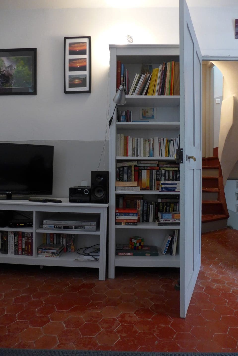 tv, hifi,books in the loundge, first half  floor,
and the stairs to the bedrooms