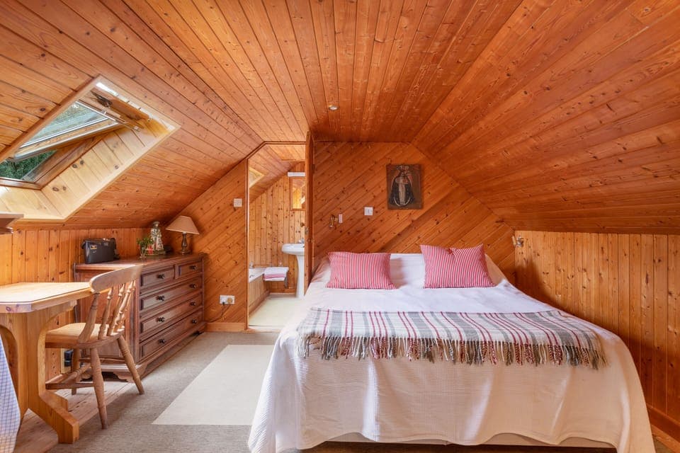 Main Cottage ensuite bedroom upstairs