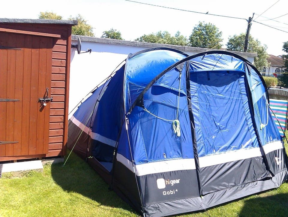 Room for tents if the kids (or parents)Enclosed middle garden for this.