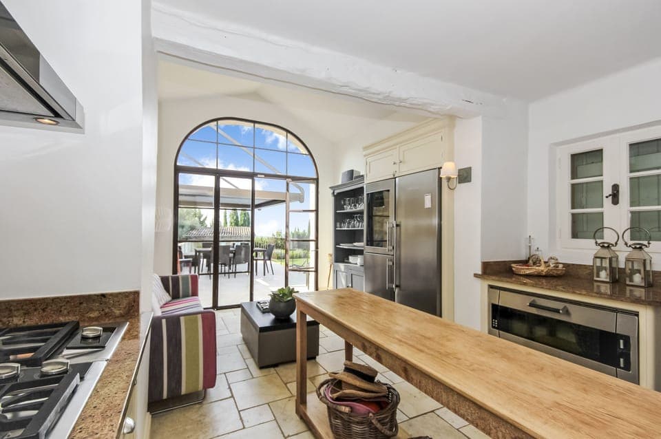 Summer kitchen: Wolf hobs, Miele/Gaggenau ovens, Liebherr fridge, dishwasher.