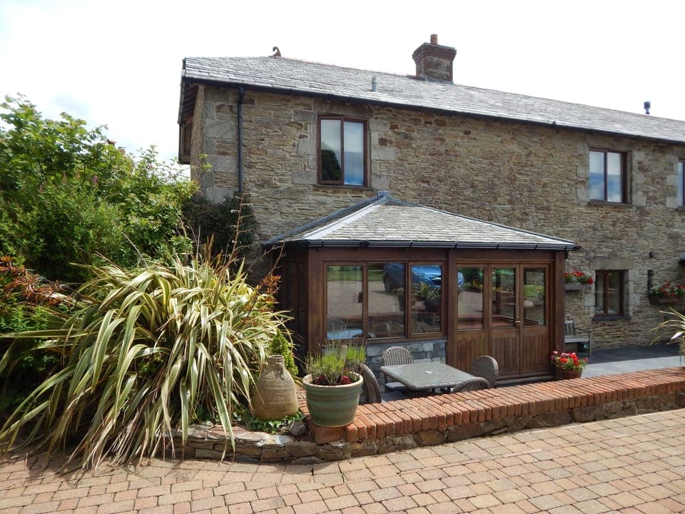 Little Hendra is a 2-story semi-detached cottage.