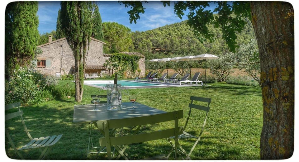 Mas du Grand Bausset pool area