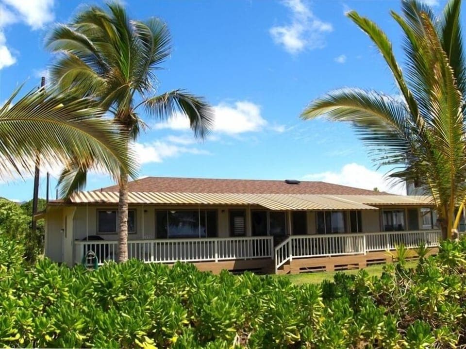Beach Front "Hale Lokahi"