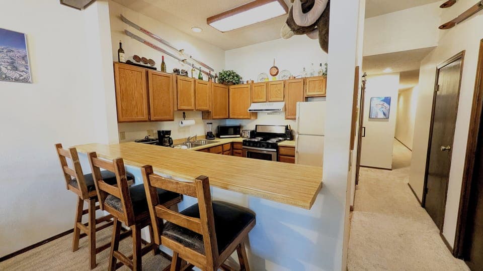 Beaver Creek West Condo #16 kitchen with breakfast bar