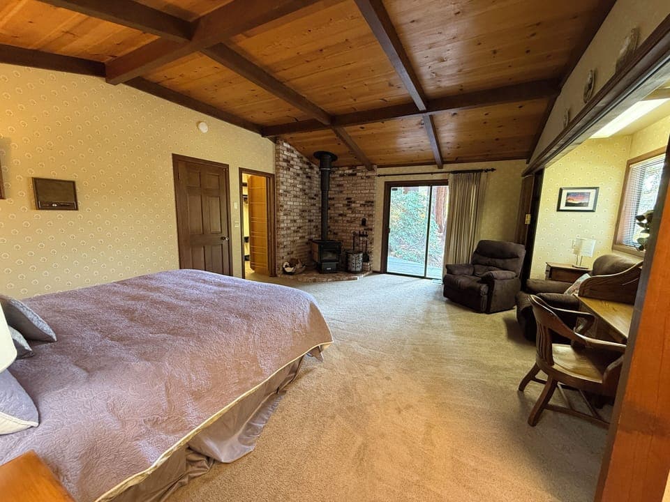 Master Bedroom with ensuite bathroom