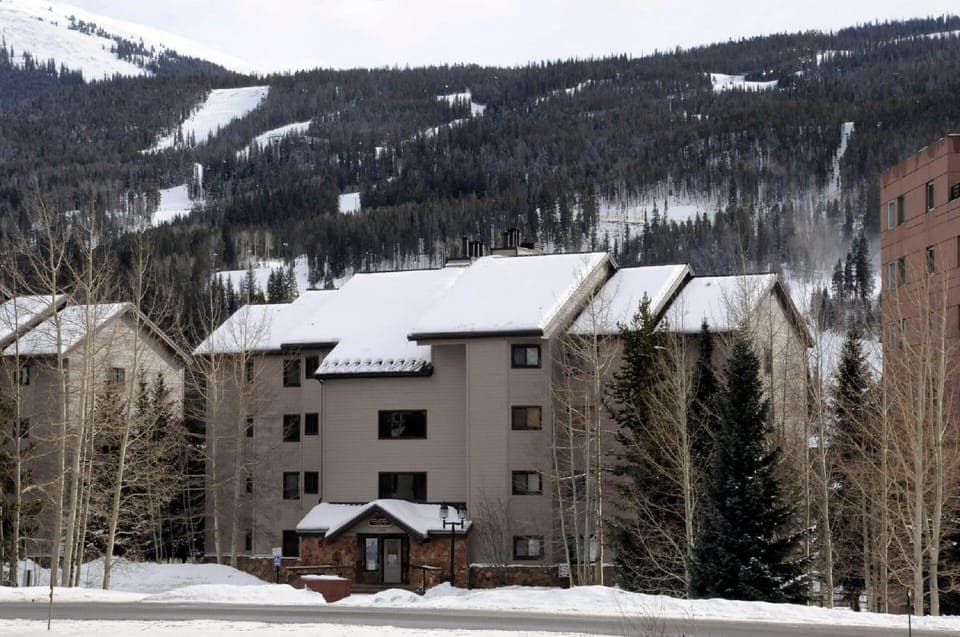 Cinnamon Ridge--walk to Peru lift, 7 restaurants, sports cafe (12 HDTV's), etc.