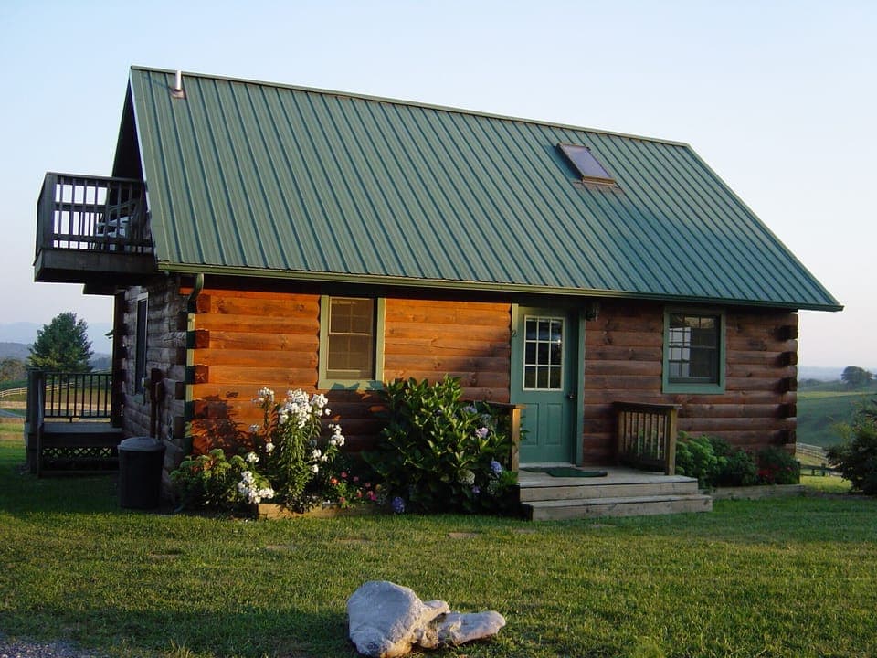 Clean and comfortable log cabin.