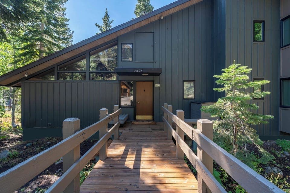 Welcome to the Ross Cabin! A place to gather and celebrate w/ family and friends