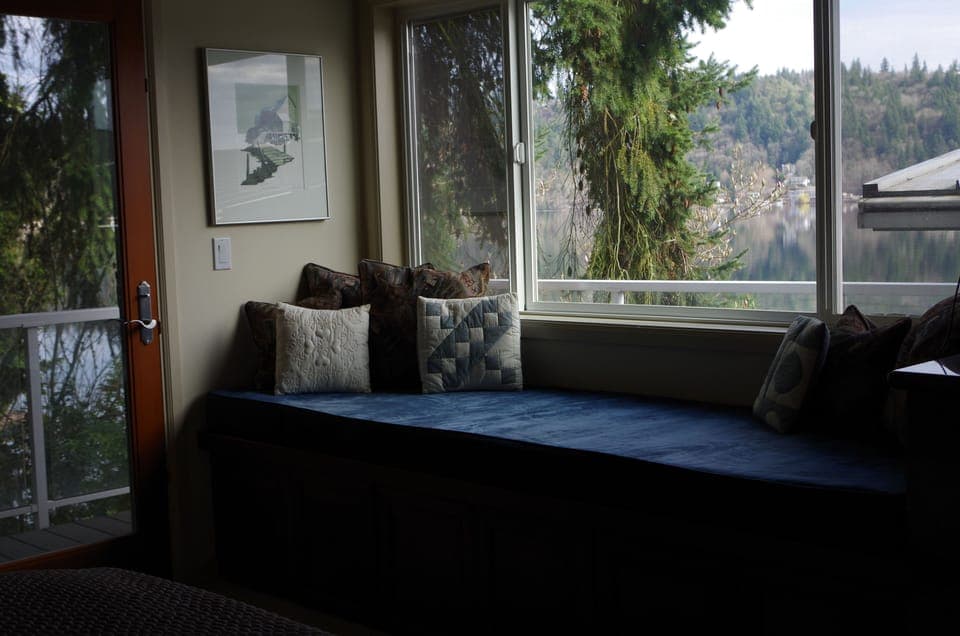 Deep Bench Seat to watch the lake's activities.