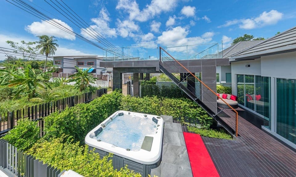Jacuzzi Pool Villa