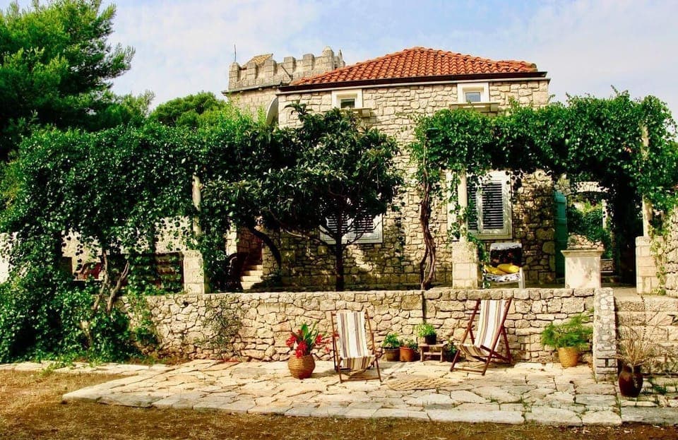 "Villa Kastil, Lumbarda"; 