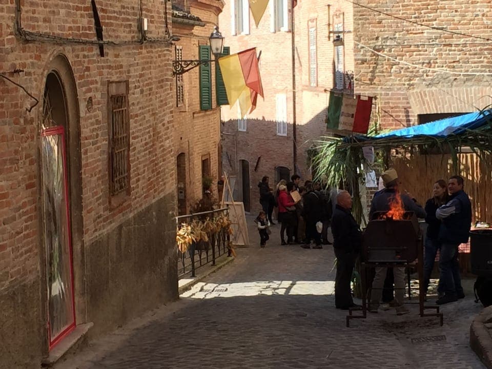 Amandola - Roasting chestnuts in the autumn