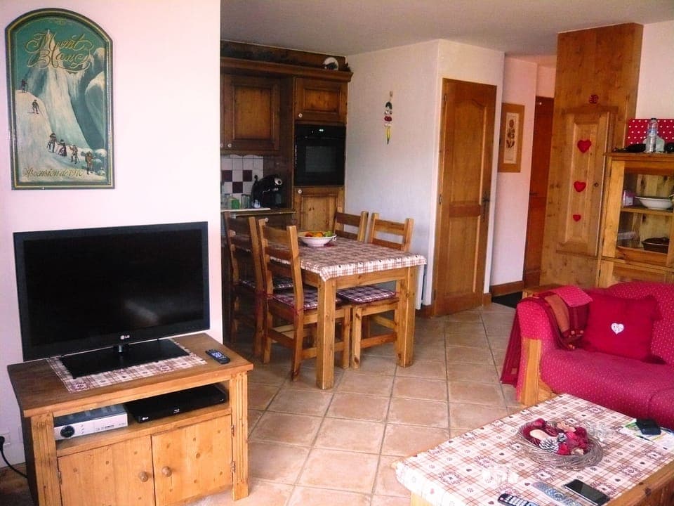 Satellite TV, DVD watch your favourite UK shows 