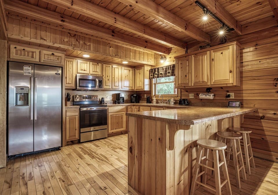 Pet Friendly Cabin in Wears Valley "Rainbows End" - Fully furnished kitchen