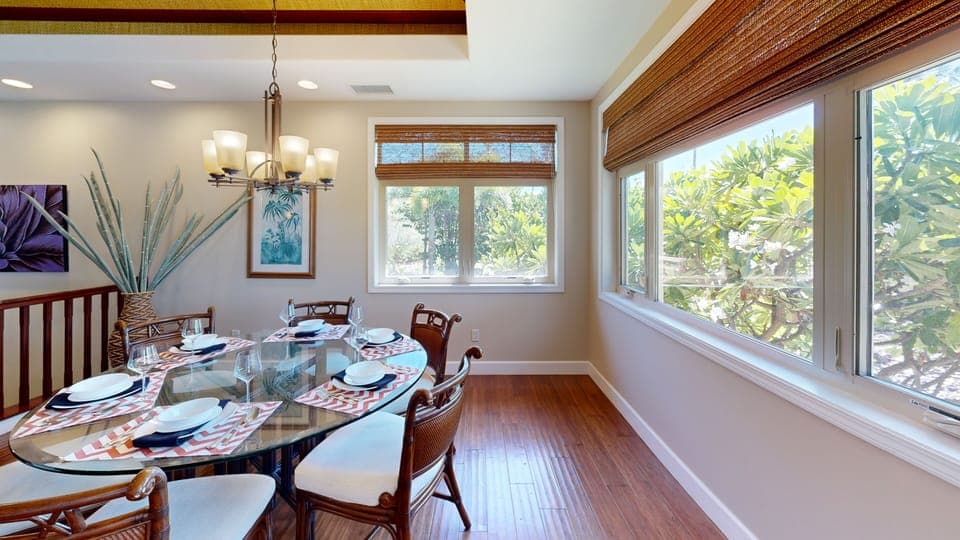 Everything you need for setting the dinner table is provided