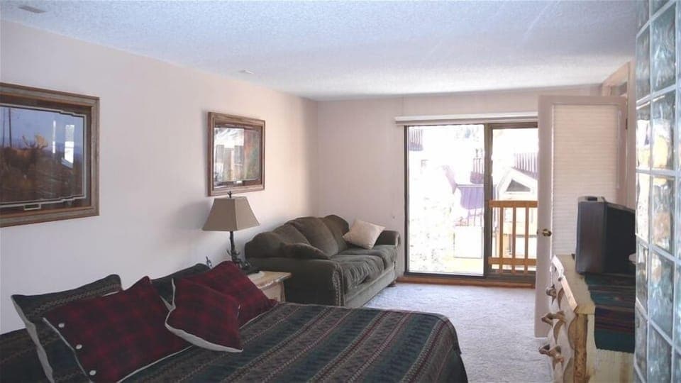 Master Bedroom - TV replaced with HD set