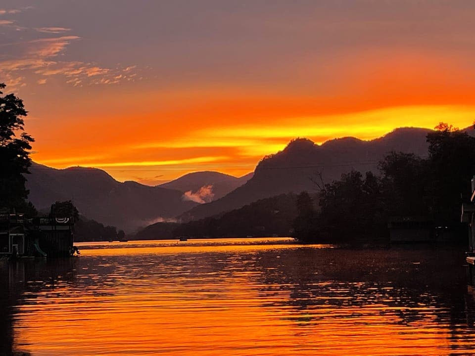 Welcome to Sunset Cove!
(photo was taken by a guest - no filter)