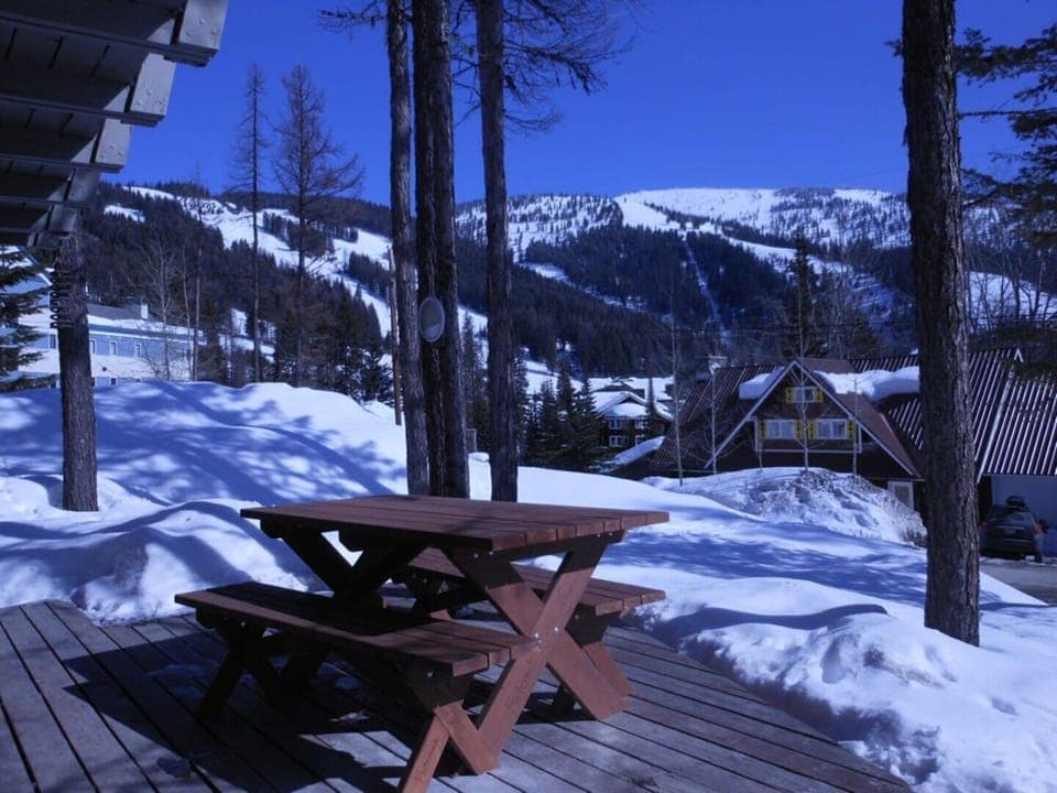 Nice deck with great views!