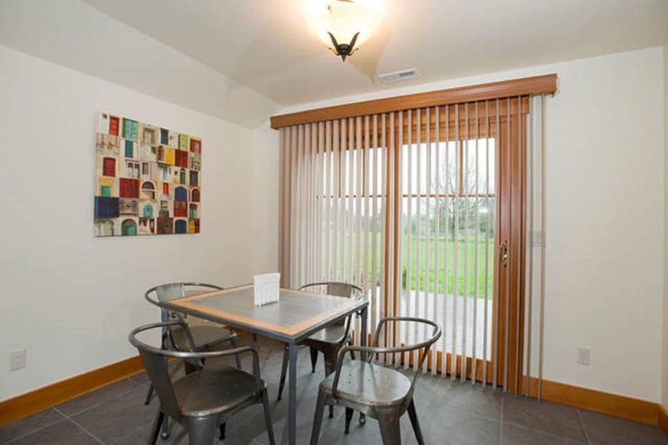 The breakfast area in the kitchen.