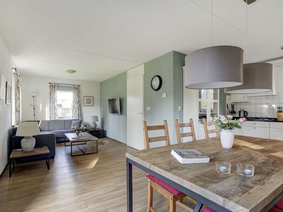 Table, Furniture, Couch, Cabinetry, Wood, Interior Design, Countertop, Building, Flooring, Living Room