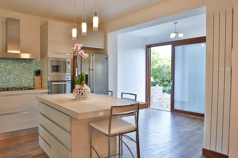 Kitchen - Access to back yard