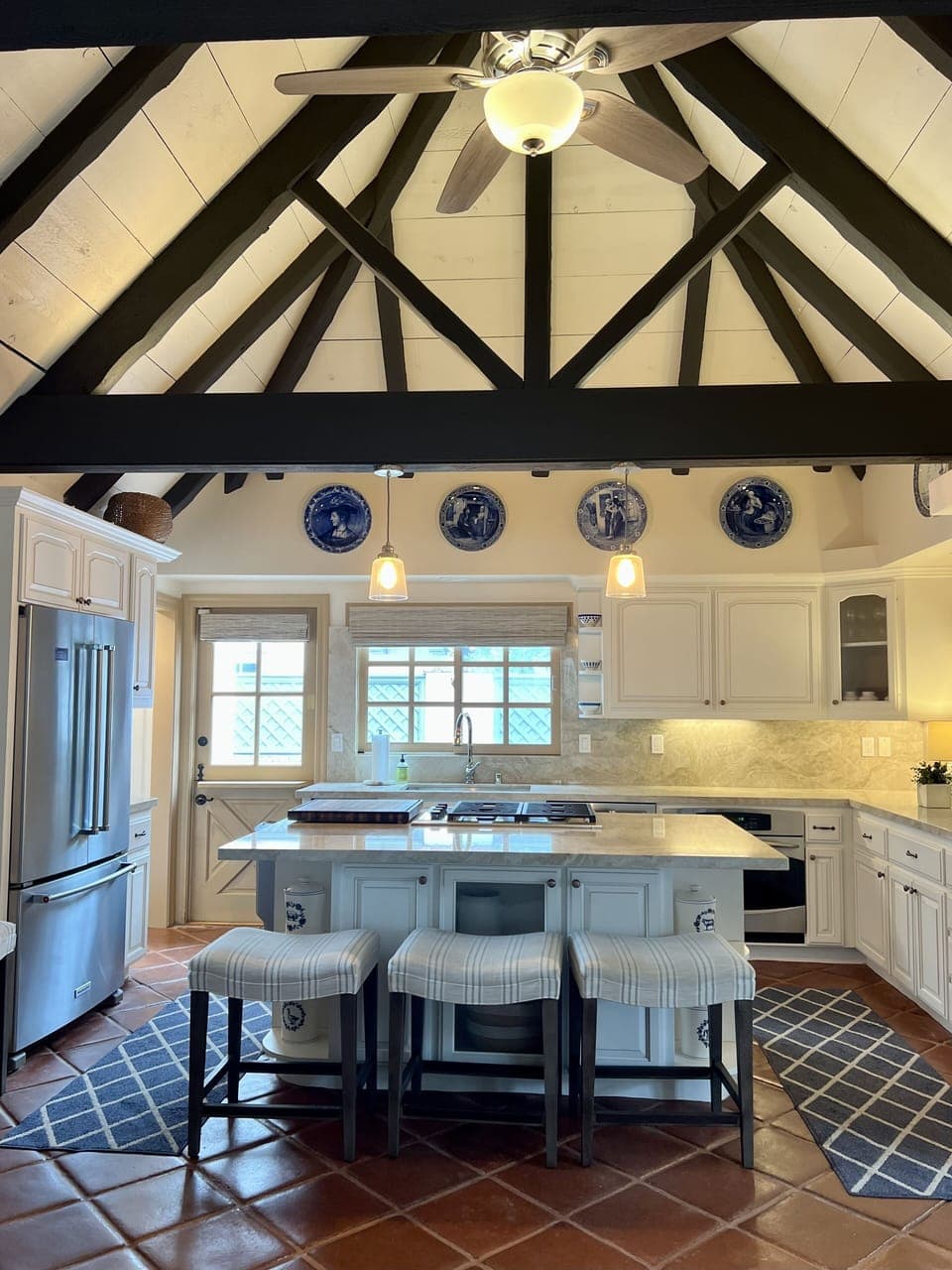 Gas range, microwave, ice machine, cooking essentials, & basic seasonings 