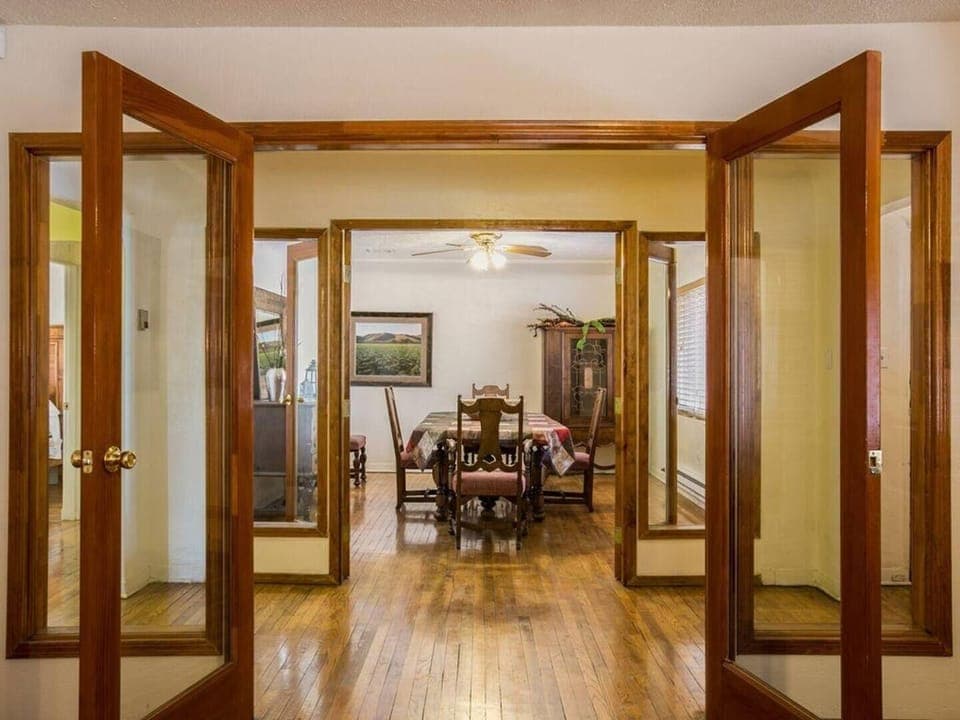 Beautiful living space close to downtown