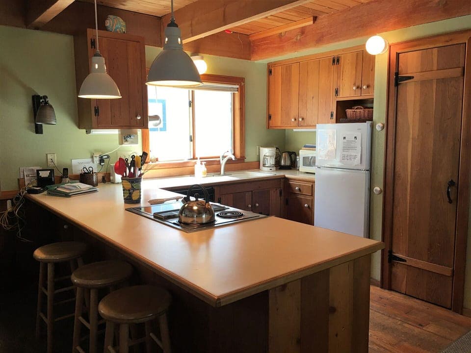 Fully equipped kitchen.