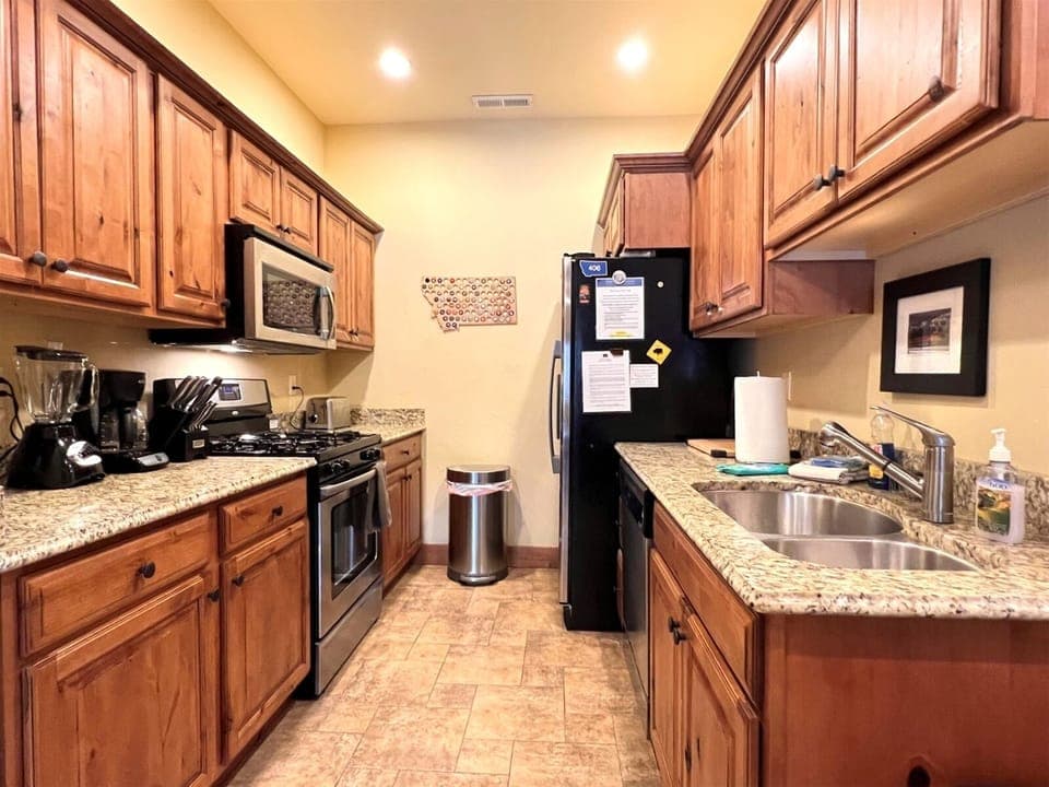 Fully equipped kitchen, gas stove