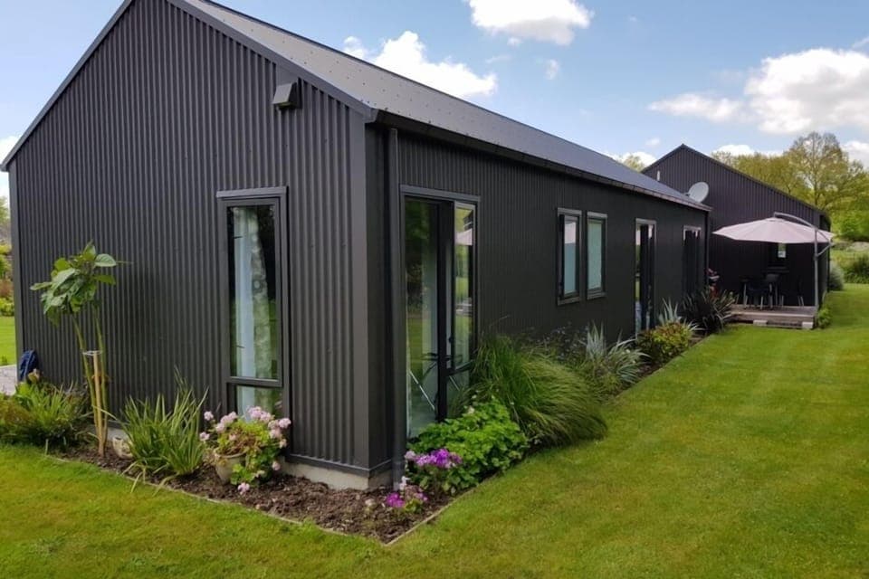 Guest wing from west