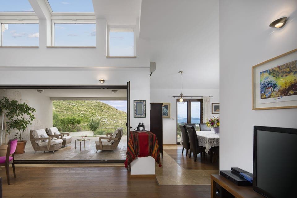Main Living Room, Veranda