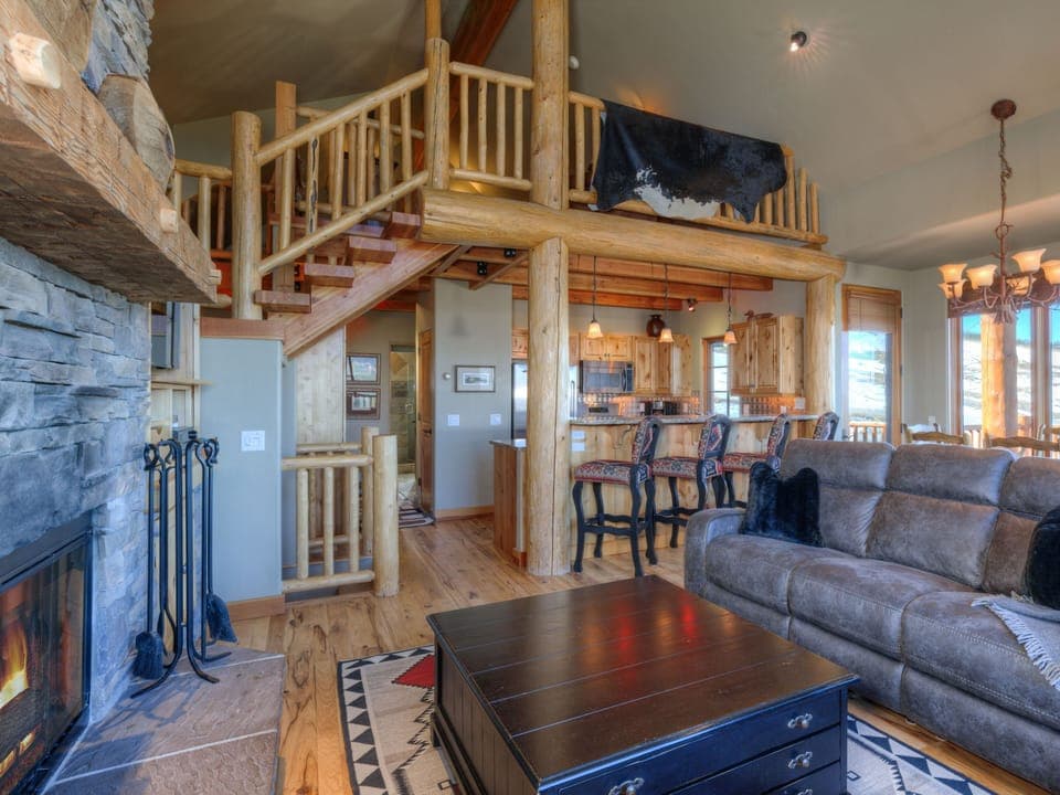 MMH 1 Gambler Way, Living, 5