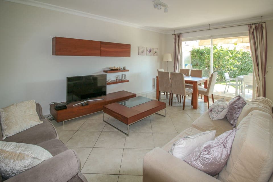 Lounge / Dining Room