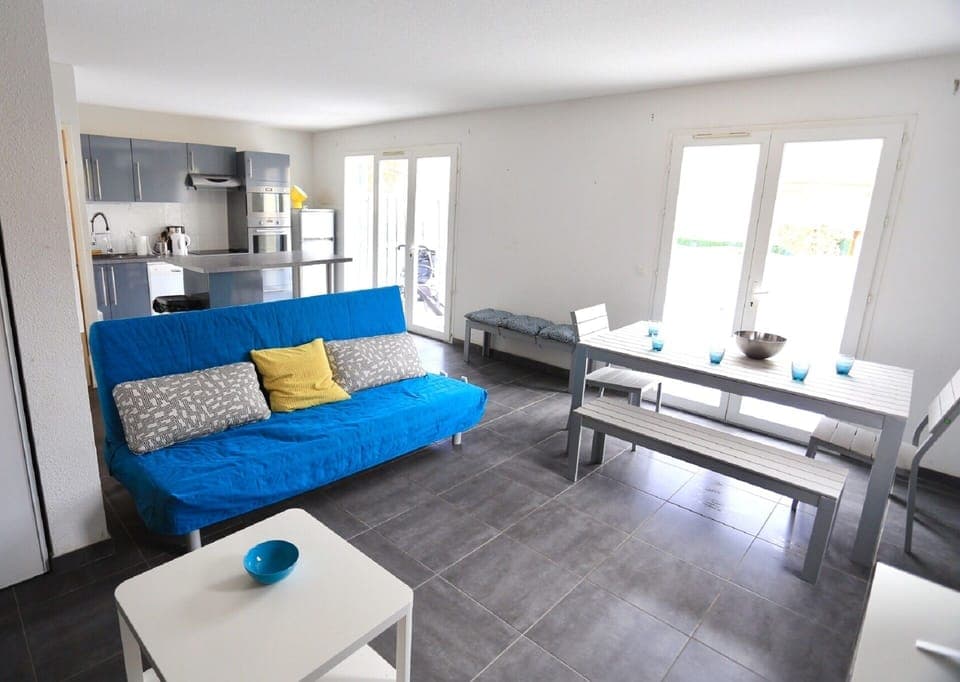 Living room and kitchen opening on the terrace