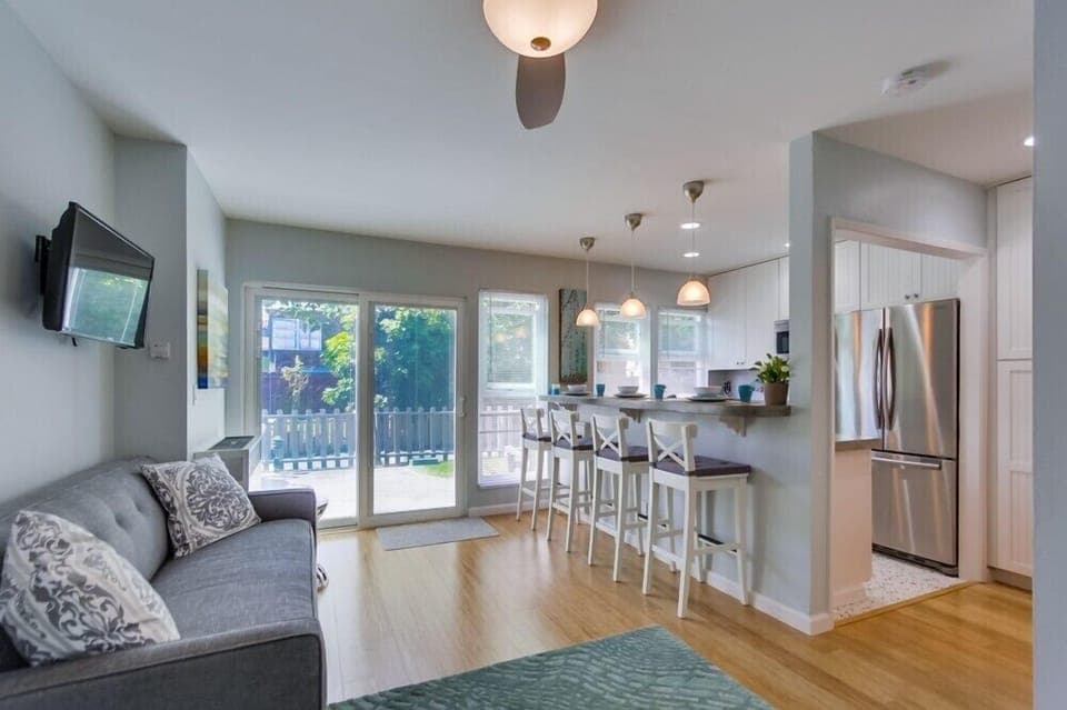 Bar seating for 4 guests.