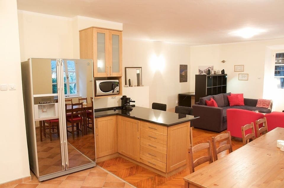 Kitchen towards livingroom